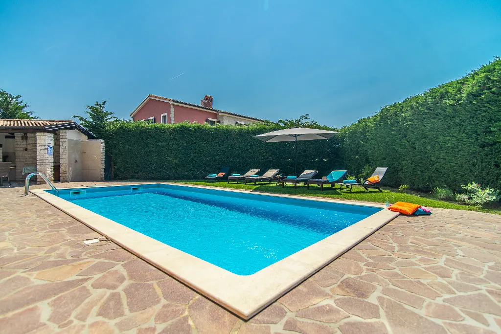 4-Bedroom Villa with Private Pool in Svetvinčenat