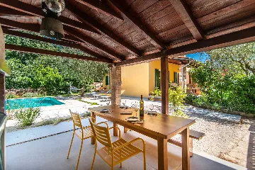 2-Bedroom Villa with Private Pool in Juricani