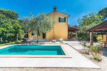 2-Bedroom Villa with Private Pool in Juricani