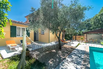 2-Bedroom Villa with Private Pool in Juricani