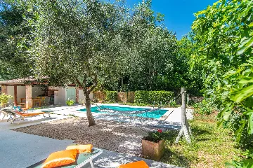 2-Bedroom Villa with Private Pool in Juricani