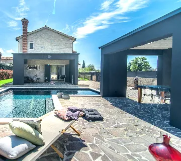 3-Bedroom Air-Conditioned Villa in Poreč for 6