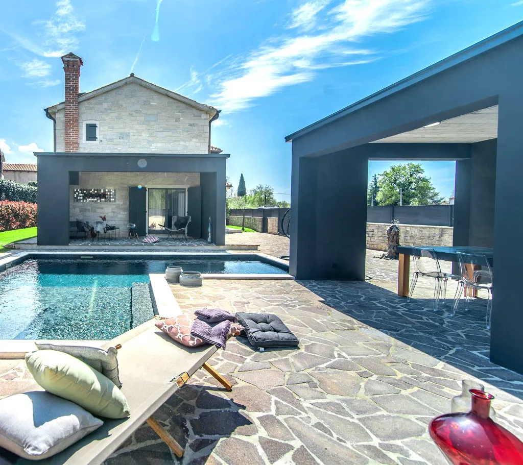 3-Bedroom Air-Conditioned Villa in Poreč for 6