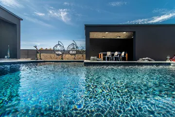 3-Bedroom Air-Conditioned Villa in Poreč for 6