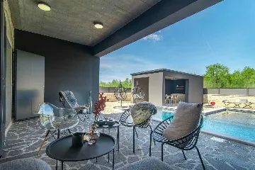 3-Bedroom Air-Conditioned Villa in Poreč for 6