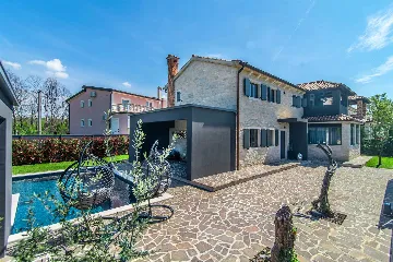 3-Bedroom Air-Conditioned Villa in Poreč for 6