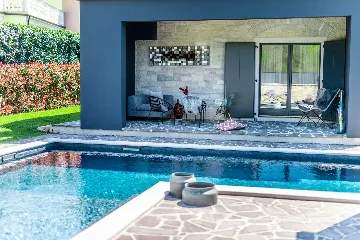 3-Bedroom Air-Conditioned Villa in Poreč for 6