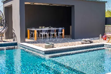 3-Bedroom Air-Conditioned Villa in Poreč for 6