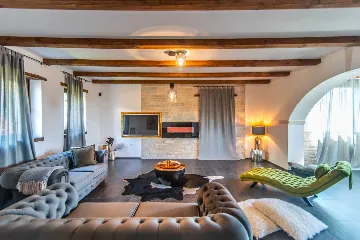 3-Bedroom Air-Conditioned Villa in Poreč for 6