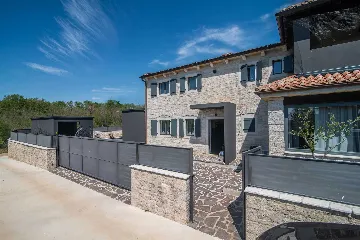 3-Bedroom Air-Conditioned Villa in Poreč for 6