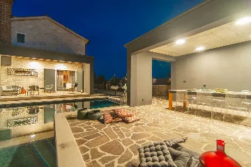 3-Bedroom Air-Conditioned Villa in Poreč for 6