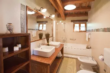 3-Bedroom Villa for 6 with Heated Pool in Trget