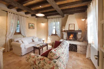 3-Bedroom Villa for 6 with Heated Pool in Trget