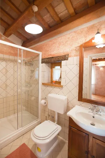 3-Bedroom Villa for 6 with Heated Pool in Trget