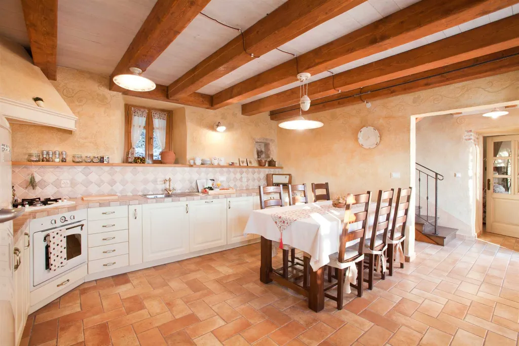 3-Bedroom Villa for 6 with Heated Pool in Trget