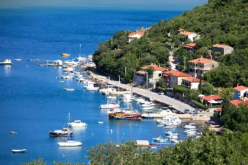 3-Bedroom Villa for 6 with Heated Pool in Trget