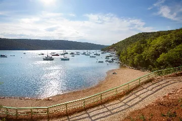 3-Bedroom Villa for 6 with Heated Pool in Trget