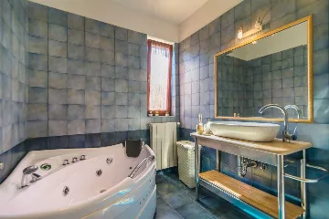 Kanfanar 6-Bedroom Villa with Private Pool