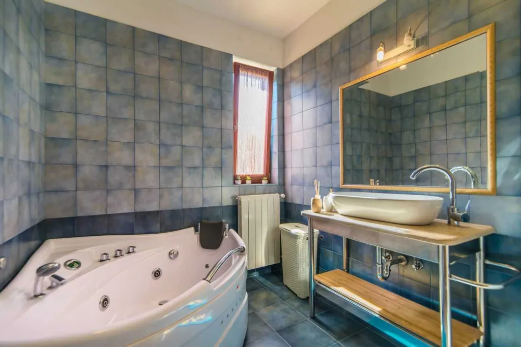 Kanfanar 6-Bedroom Villa with Private Pool