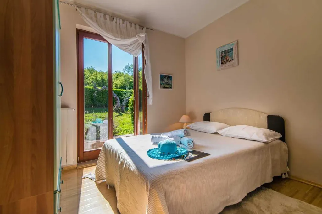 Kanfanar 6-Bedroom Villa with Private Pool
