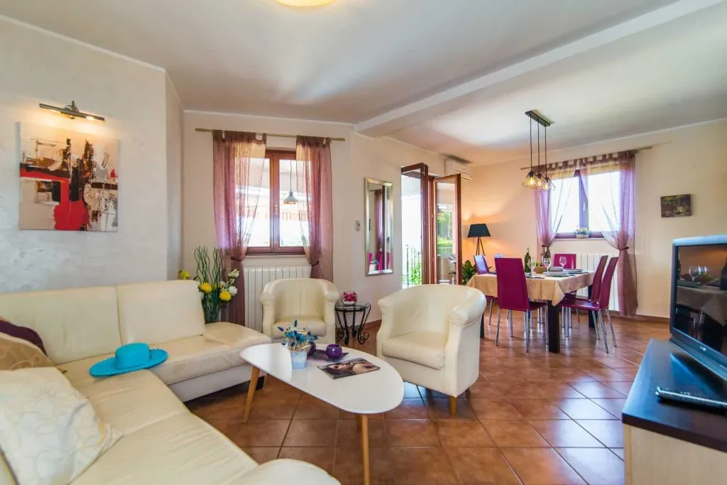 Kanfanar 6-Bedroom Villa with Private Pool