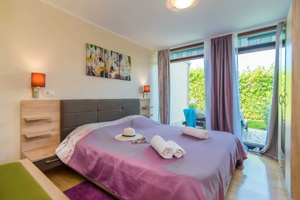 Kanfanar 6-Bedroom Villa with Private Pool