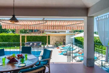 Kanfanar 6-Bedroom Villa with Private Pool