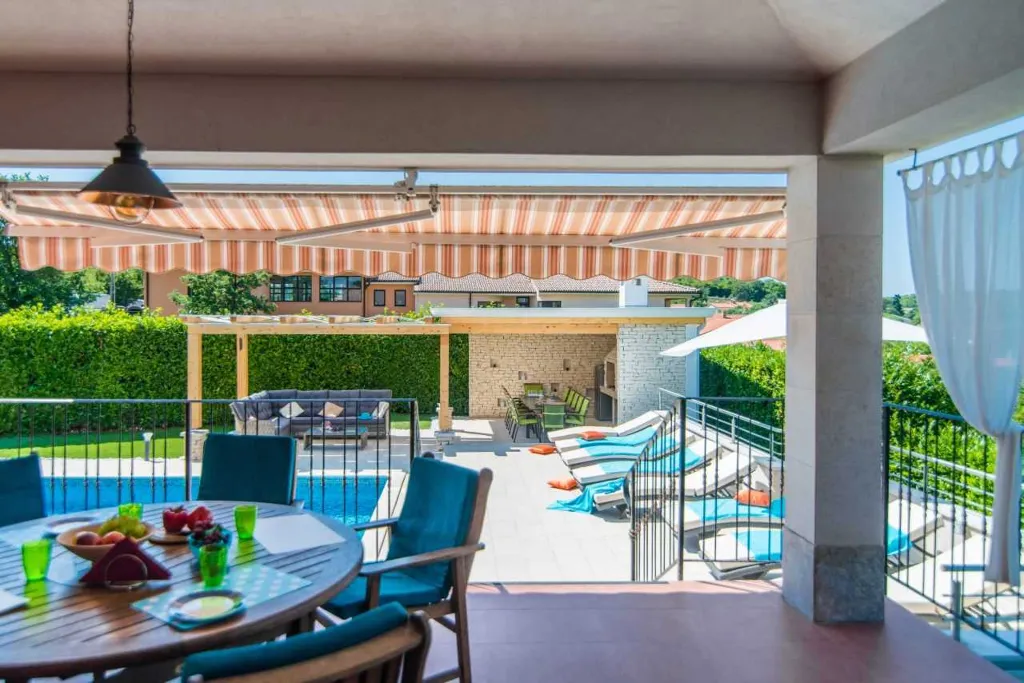 Kanfanar 6-Bedroom Villa with Private Pool