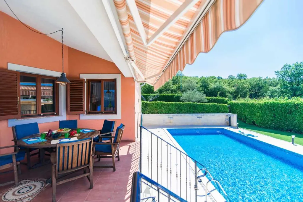 Kanfanar 6-Bedroom Villa with Private Pool