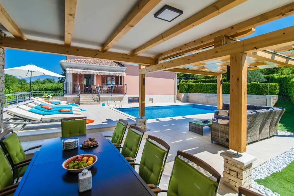 Kanfanar 6-Bedroom Villa with Private Pool