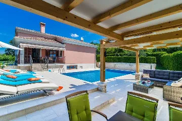 Kanfanar 6-Bedroom Villa with Private Pool
