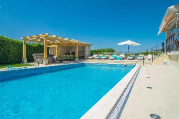 Kanfanar 6-Bedroom Villa with Private Pool