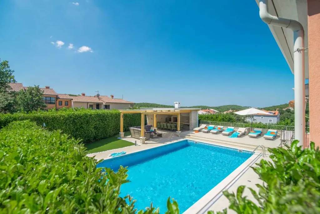 Kanfanar 6-Bedroom Villa with Private Pool