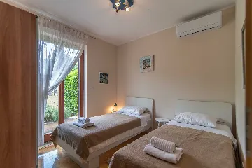 Kanfanar 6-Bedroom Villa with Private Pool