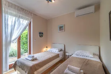 Kanfanar 6-Bedroom Villa with Private Pool