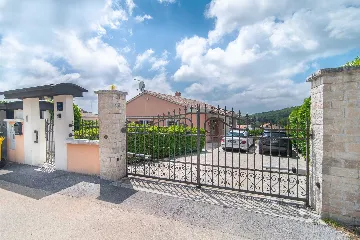 Kanfanar 6-Bedroom Villa with Private Pool