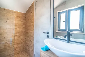 7-Bedroom Villa in Svetvinčenat for 14 Guests