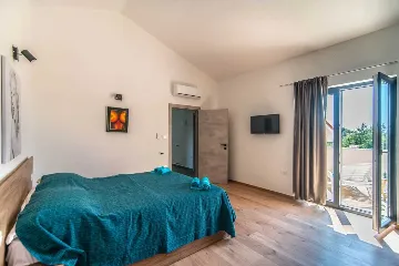 7-Bedroom Villa in Svetvinčenat for 14 Guests