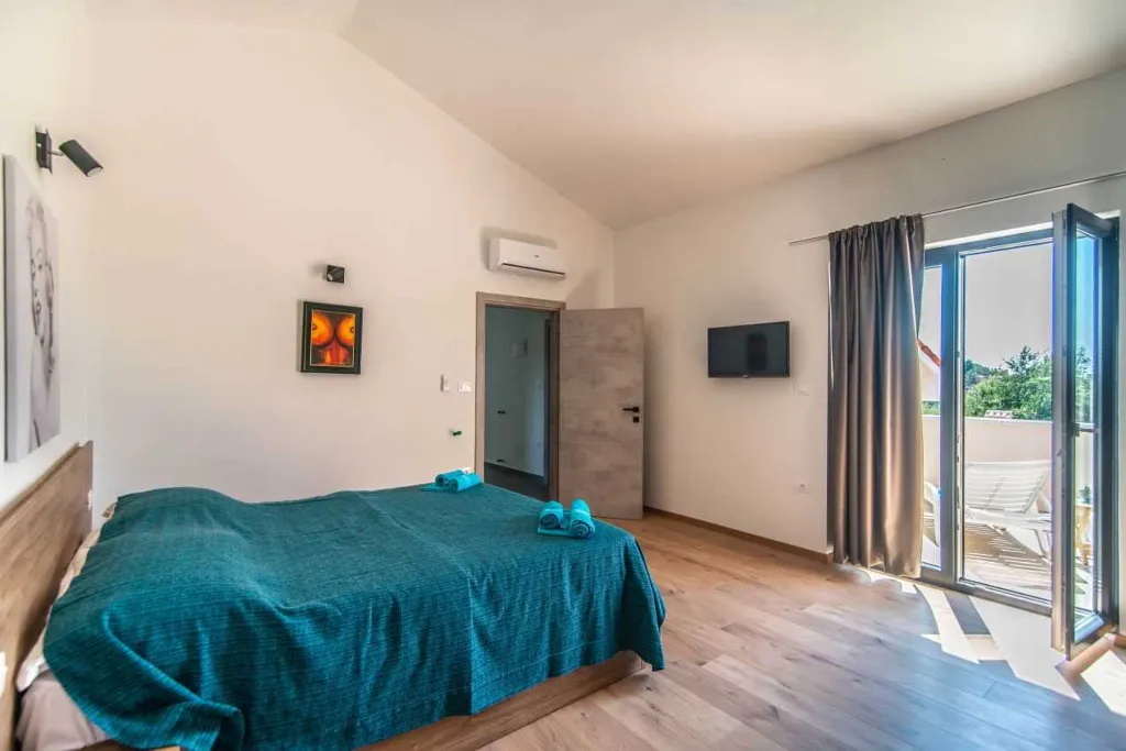 7-Bedroom Villa in Svetvinčenat for 14 Guests