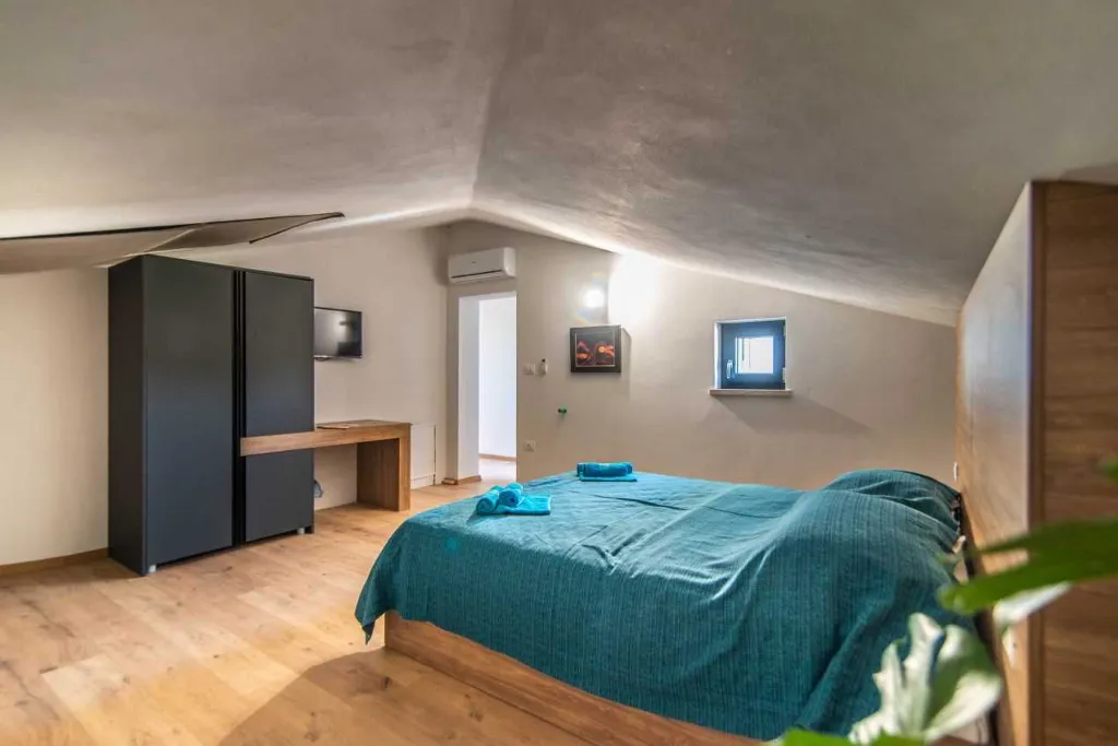 7-Bedroom Villa in Svetvinčenat for 14 Guests
