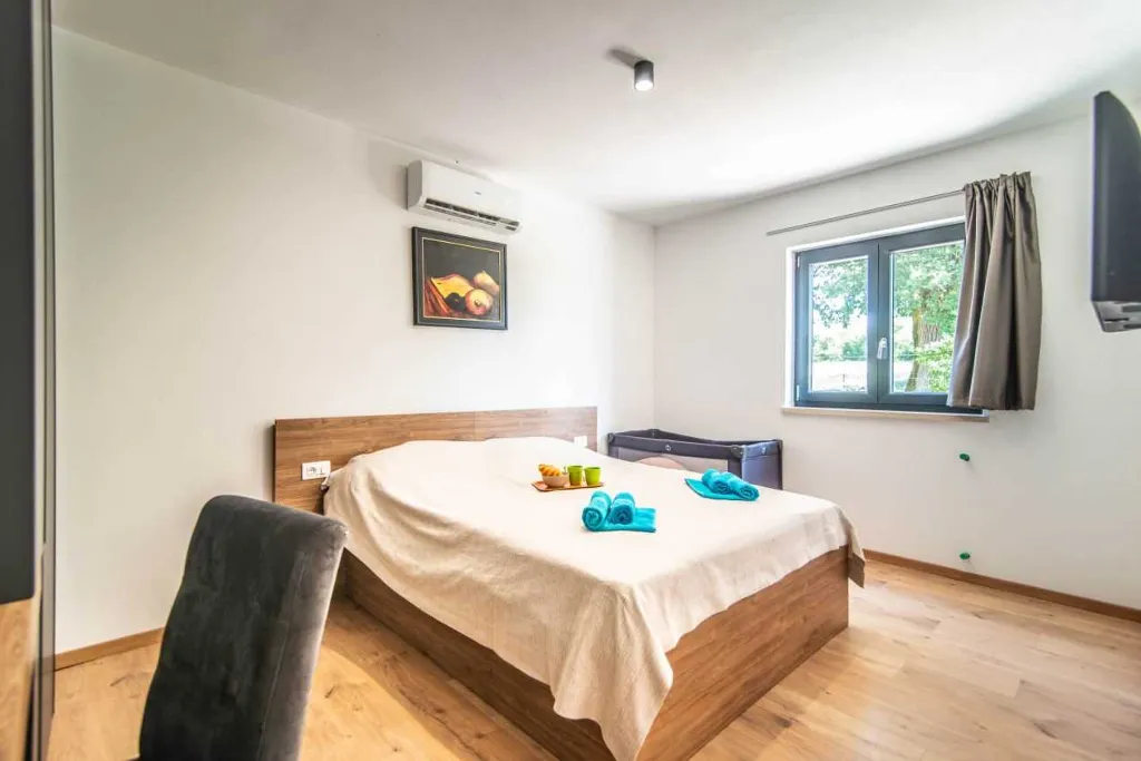 7-Bedroom Villa in Svetvinčenat for 14 Guests