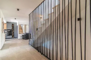 7-Bedroom Villa in Svetvinčenat for 14 Guests