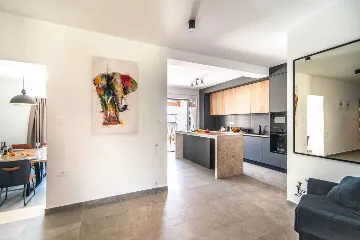 7-Bedroom Villa in Svetvinčenat for 14 Guests