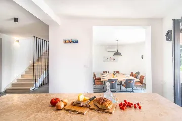 7-Bedroom Villa in Svetvinčenat for 14 Guests