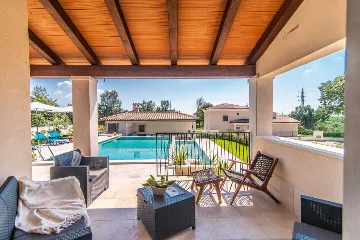 7-Bedroom Villa in Svetvinčenat for 14 Guests