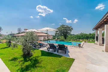 7-Bedroom Villa in Svetvinčenat for 14 Guests