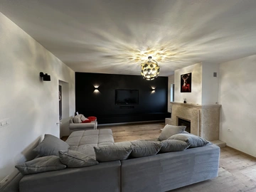 7-Bedroom Villa in Svetvinčenat for 14 Guests