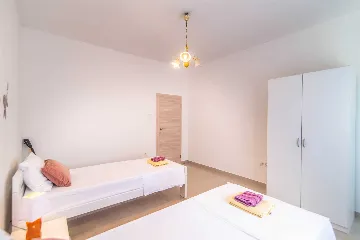 6-Bedroom Villa with Private Pool in Sveti Lovreč