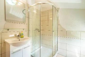 6-Bedroom Villa with Private Pool in Sveti Lovreč