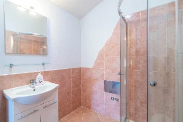 6-Bedroom Villa with Private Pool in Sveti Lovreč